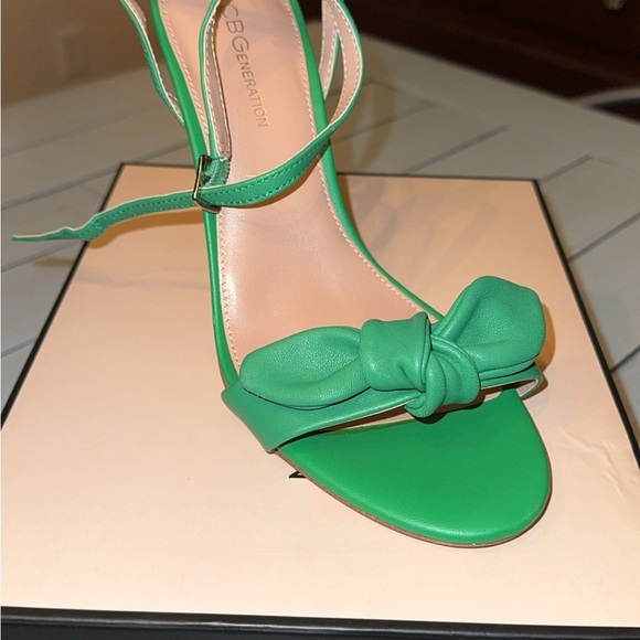 NIB BCBGeneration Jamina Sz 9m - Kelly green - Picture 3 of 4